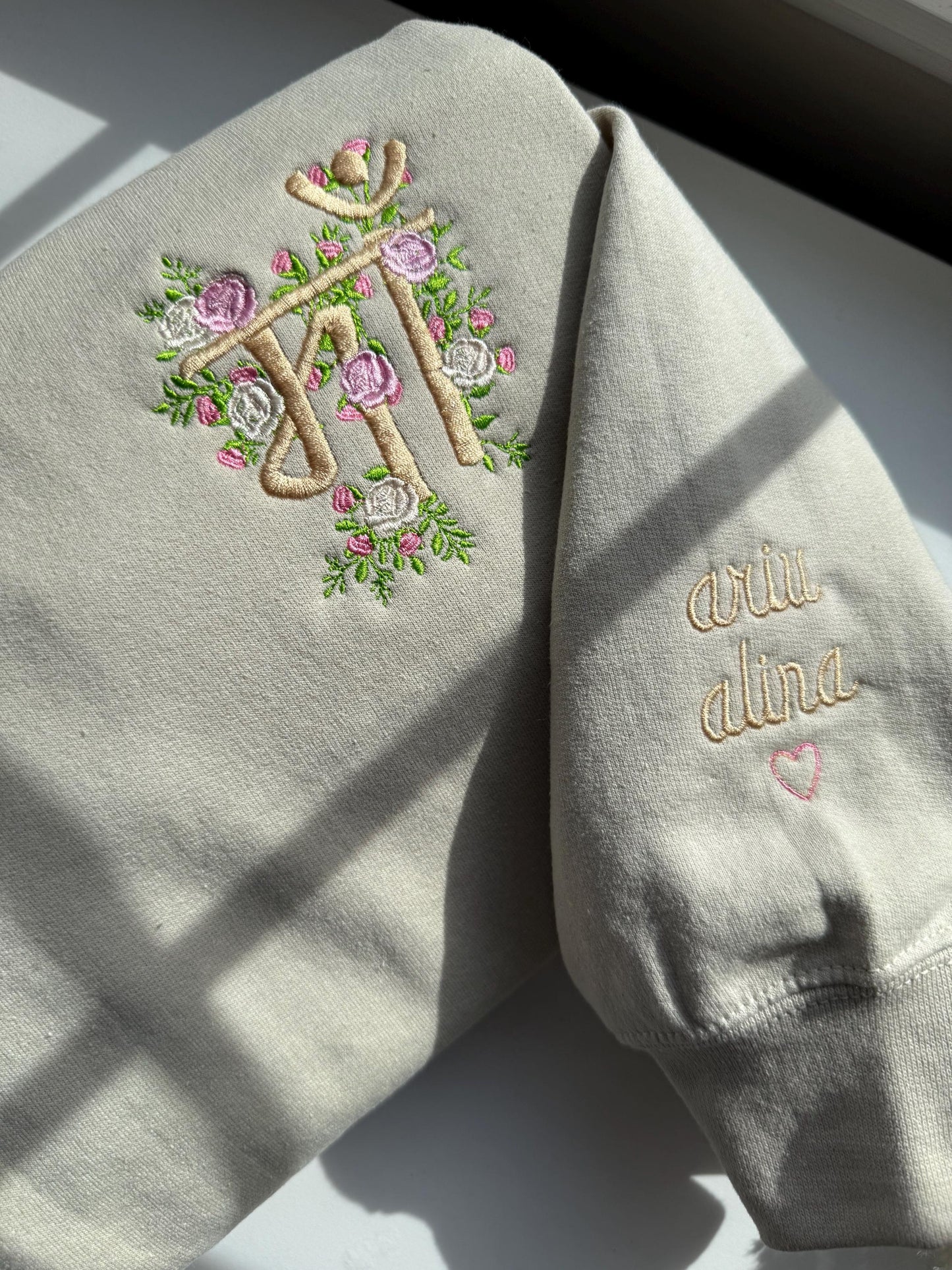Custom embroidered floral Mama Sweatshirt names on sleeve | I wear my heart on my sleeve